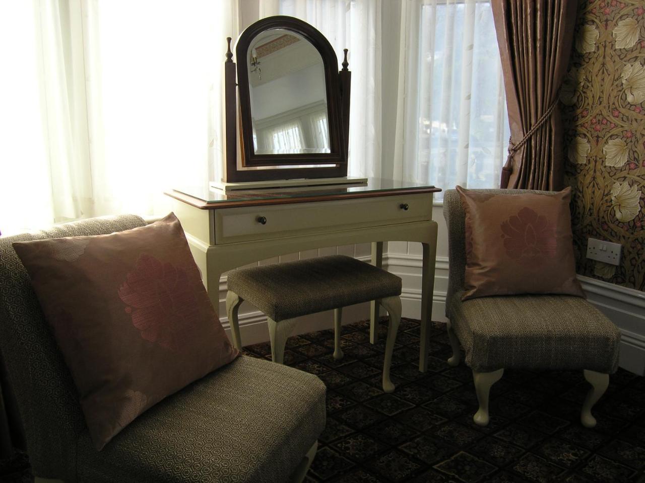 Christleton House Hotel Ландъндо Екстериор снимка